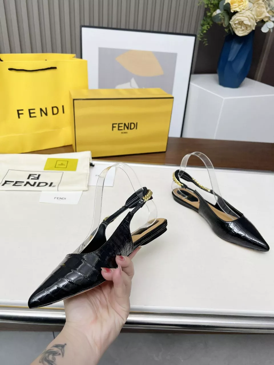 Fendi Sandal For Women Sleek 8946