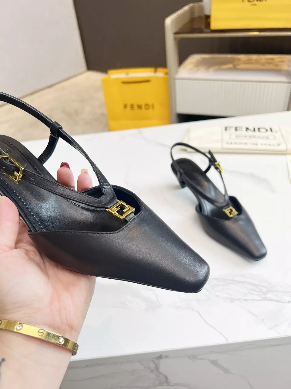 Fendi Sandal For Women Stylish 6996