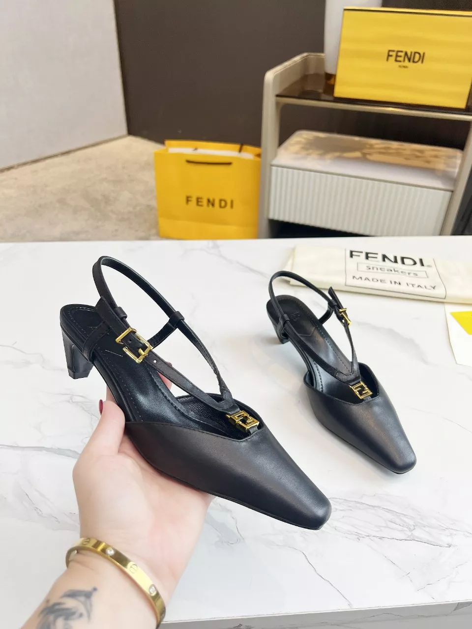 Fendi Sandal For Women Stylish 6996