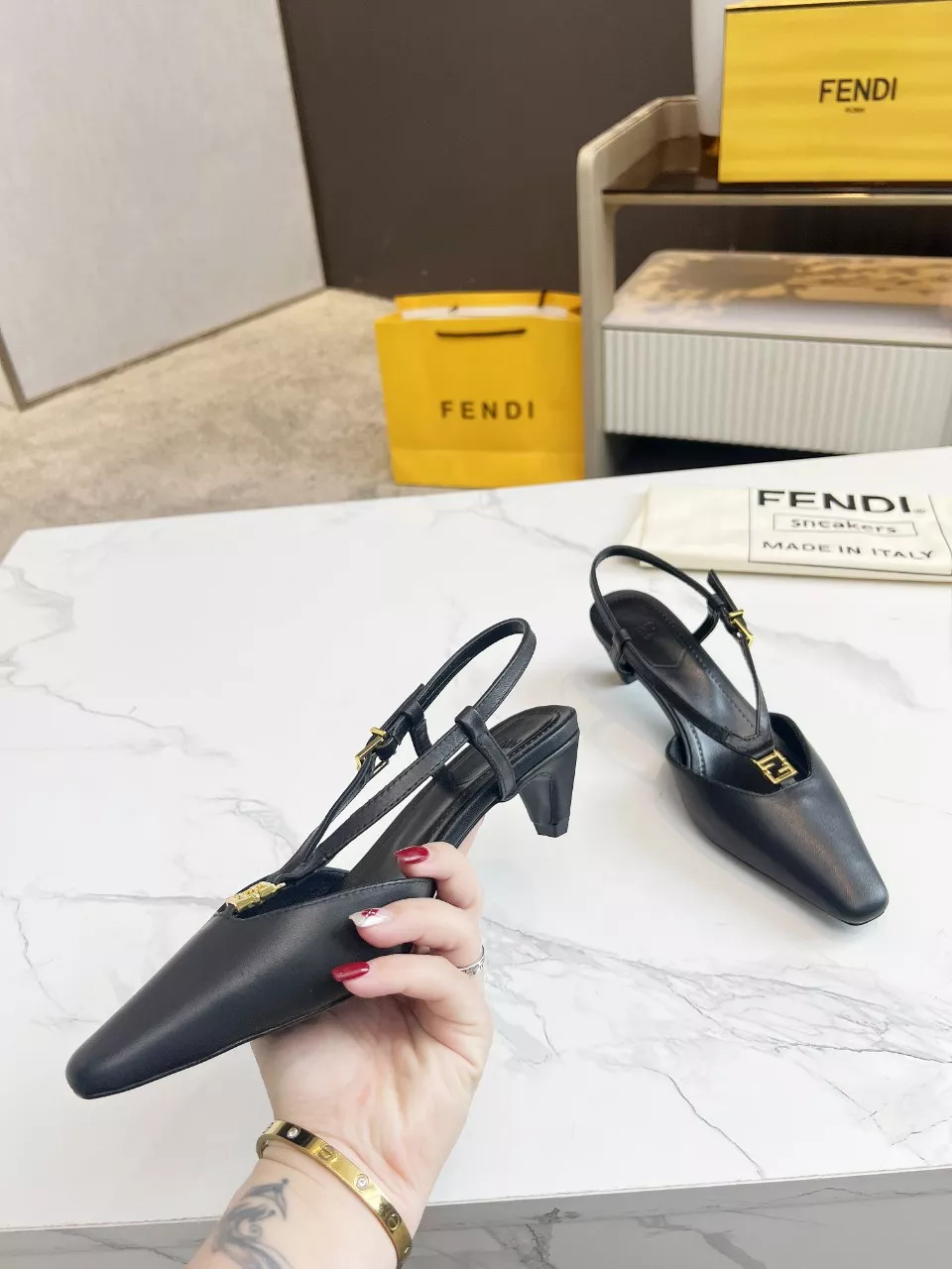 Fendi Sandal For Women Stylish 6996