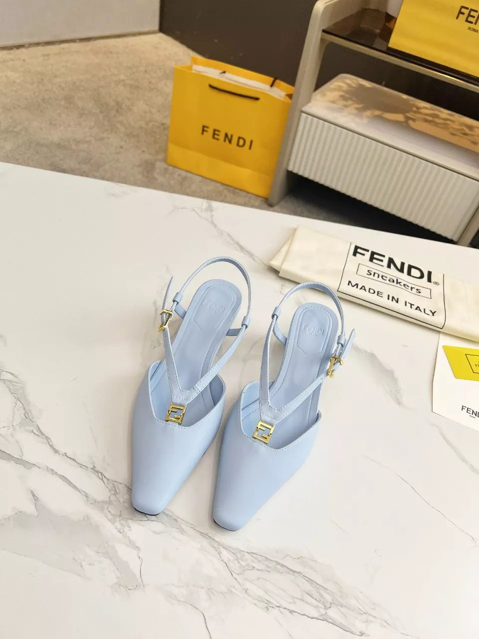 Fendi Sandal For Women Timeless 5475