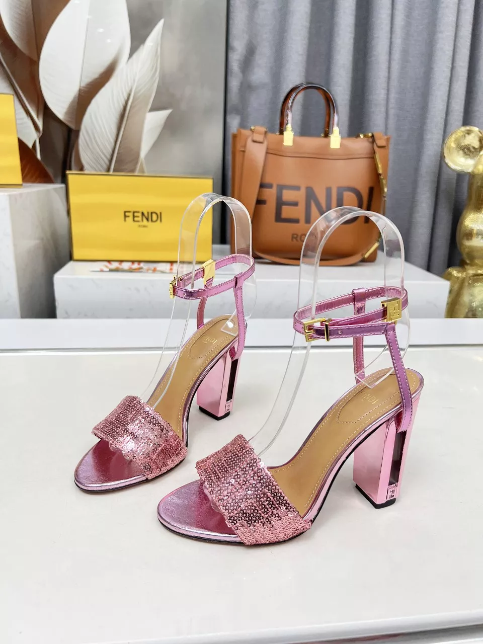 Fendi Sandal For Women Trendsetting 1348