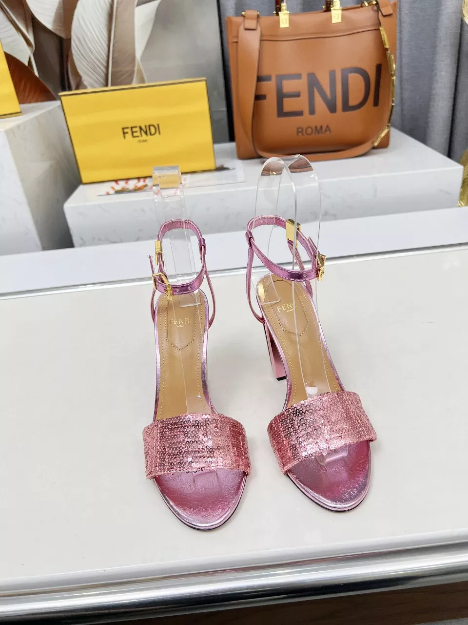 Fendi Sandal For Women Trendsetting 1348