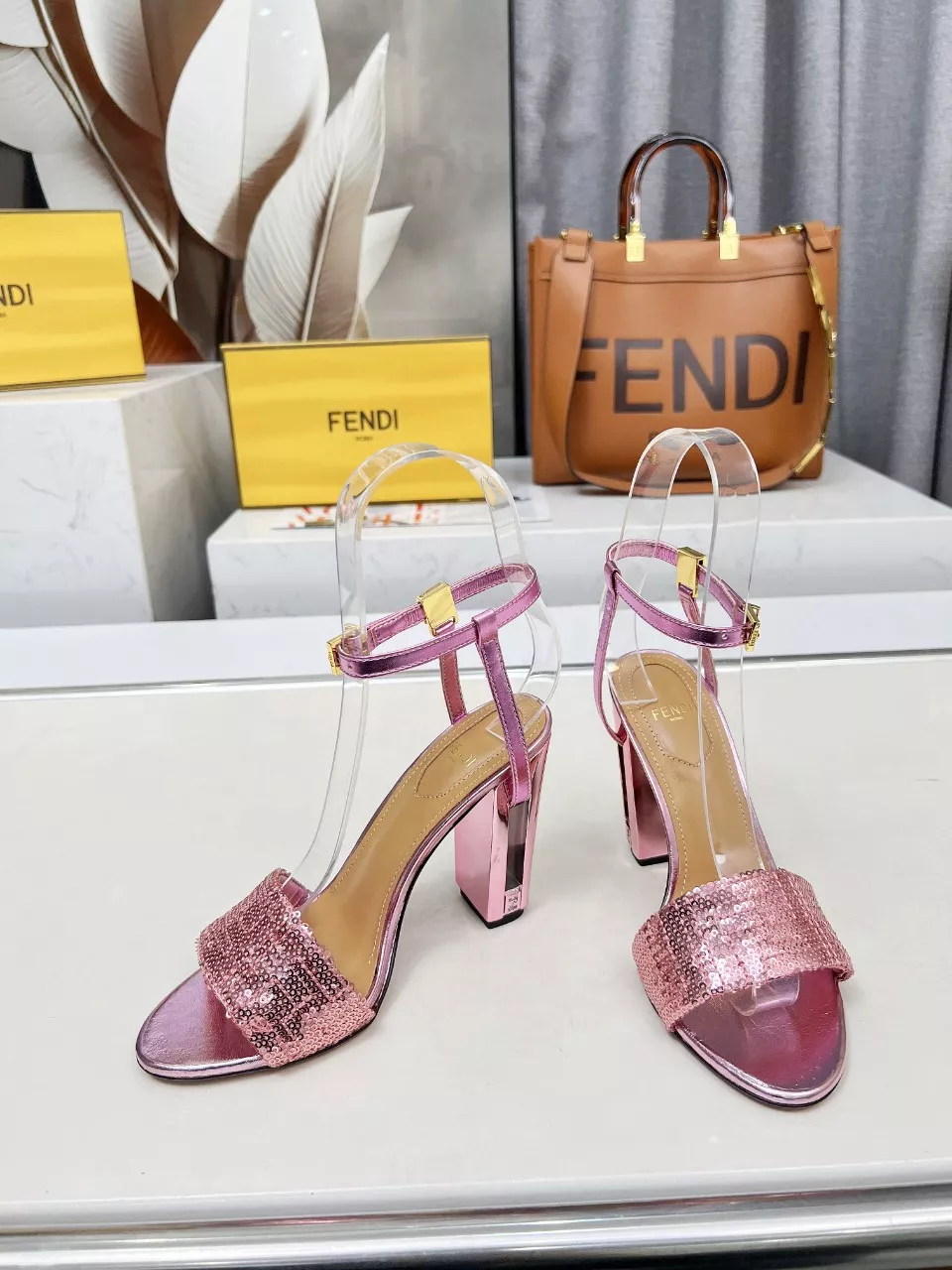 Fendi Sandal For Women Trendsetting 1348