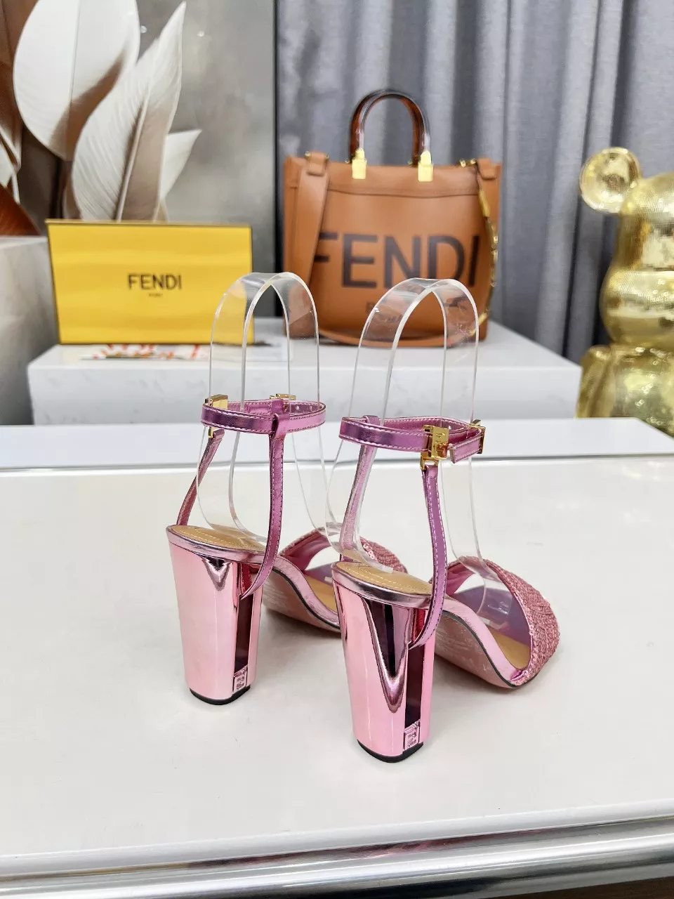 Fendi Sandal For Women Trendsetting 1348