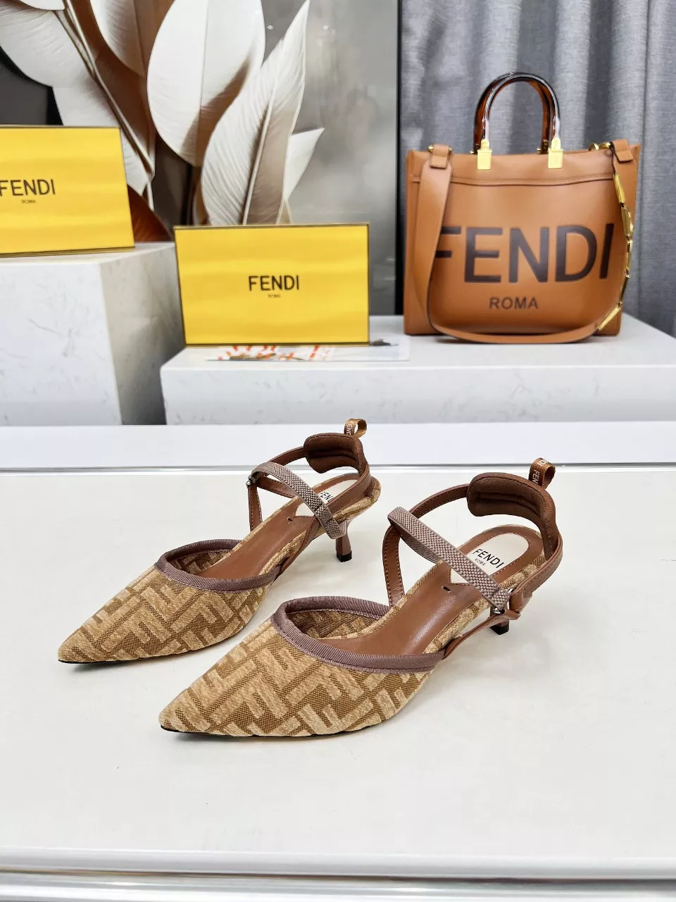 Fendi Sandal For Women WellDesigned 6921