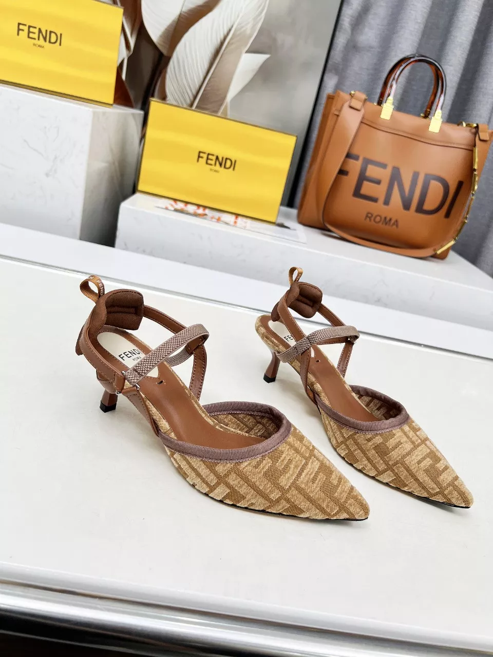 Fendi Sandal For Women WellDesigned 6921