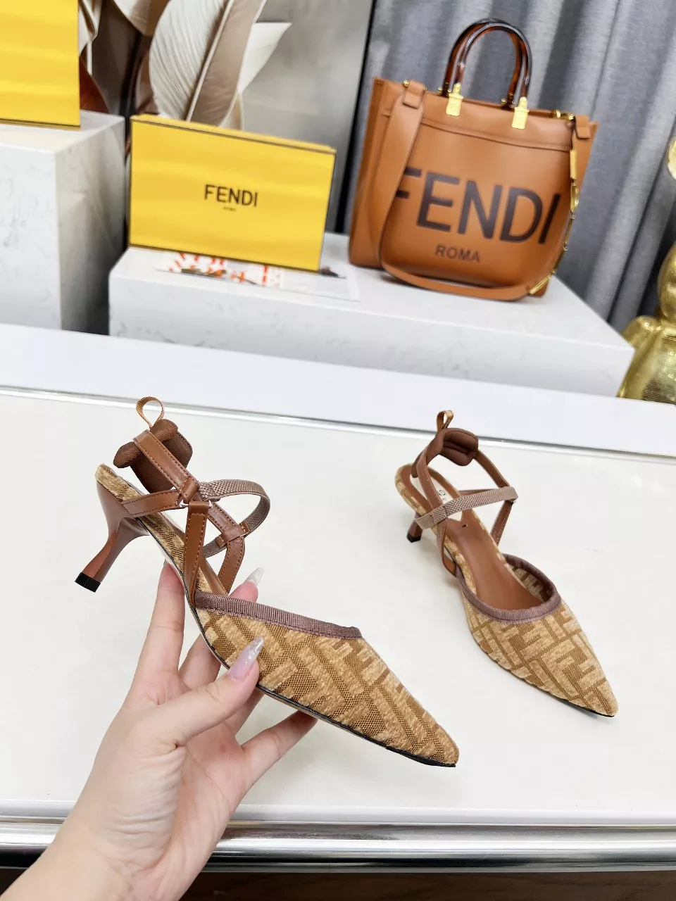 Fendi Sandal For Women WellDesigned 6921