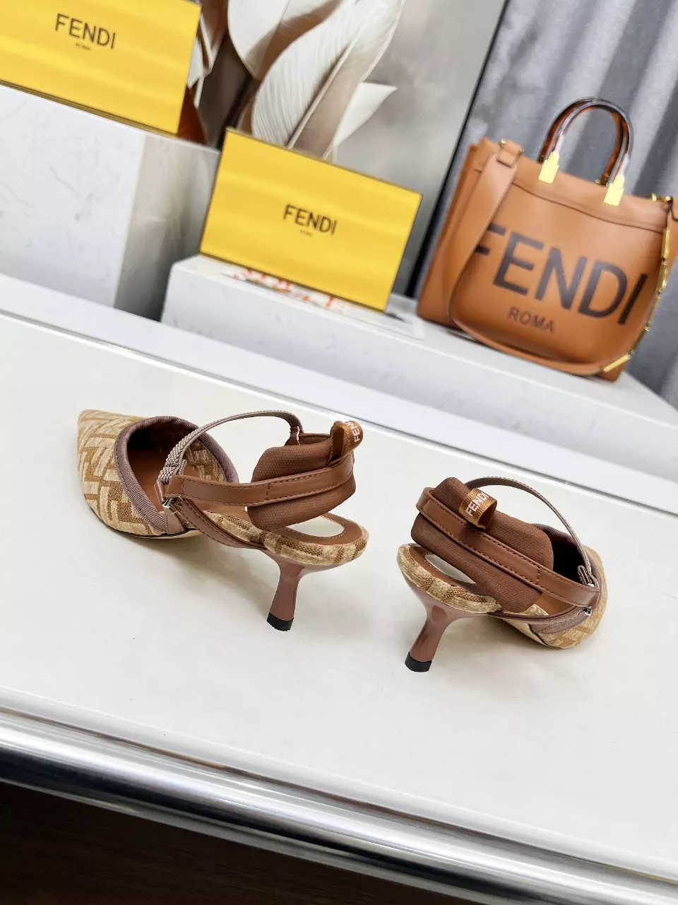 Fendi Sandal For Women WellDesigned 6921