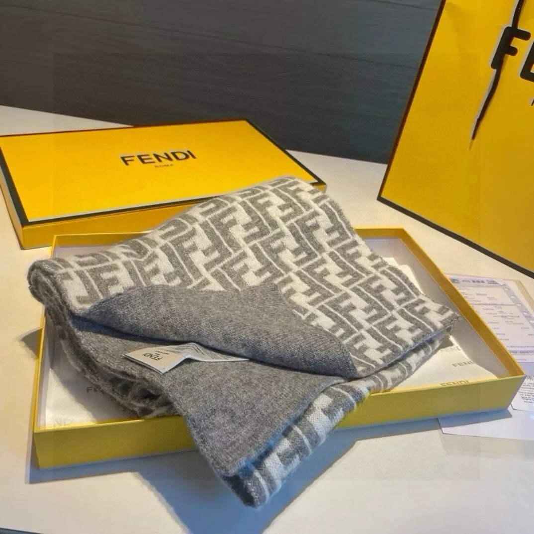 Fendi Scarf For Women Classic 8696