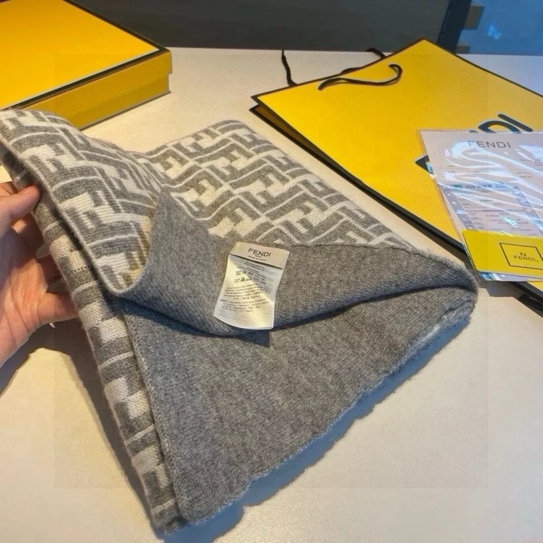 Fendi Scarf For Women Classic 8696