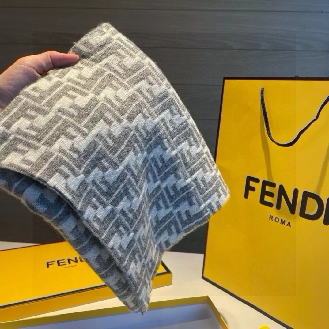 Fendi Scarf For Women Classic 8696