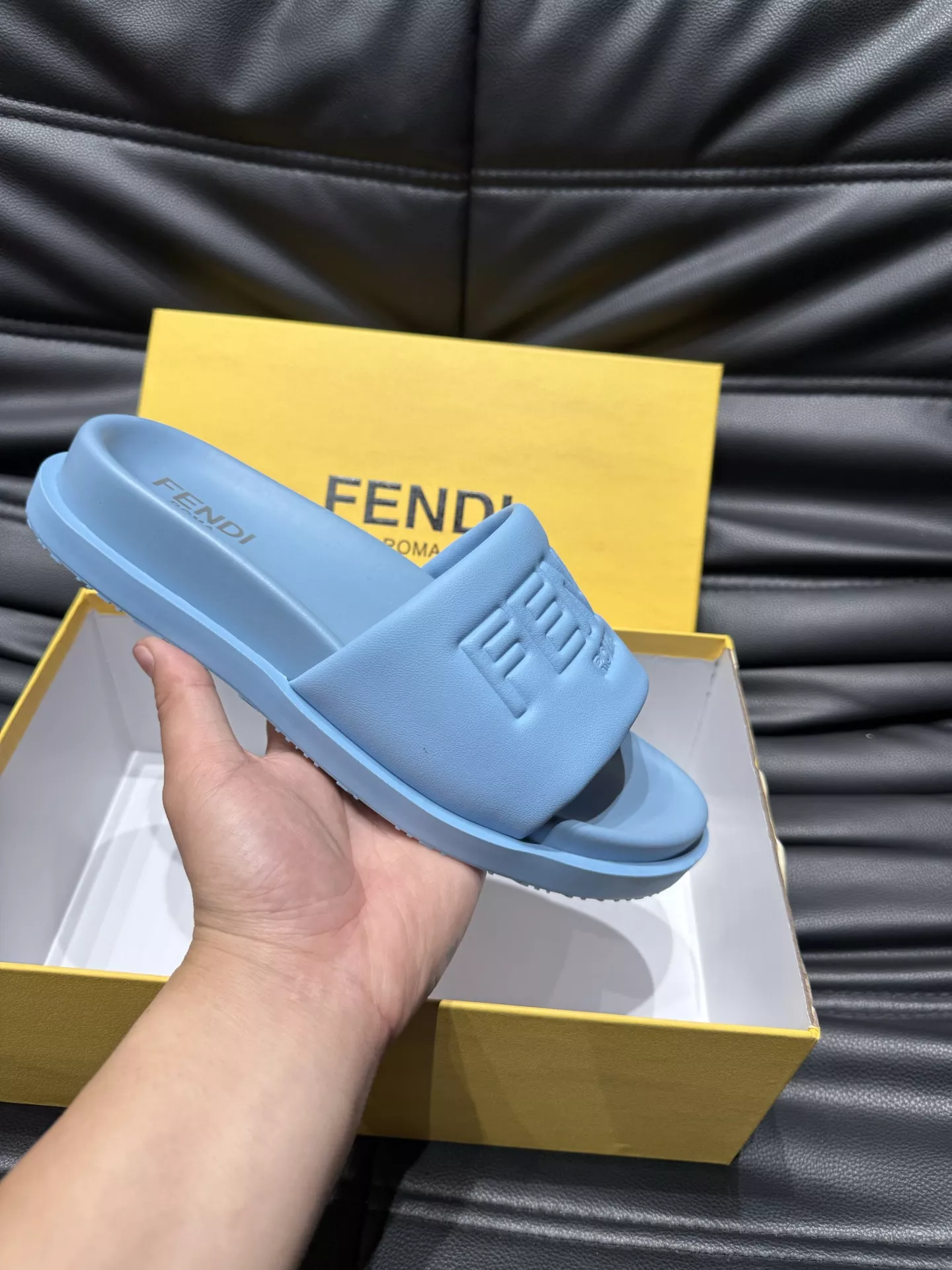 Fendi Slippers For Men AllSeason 3902