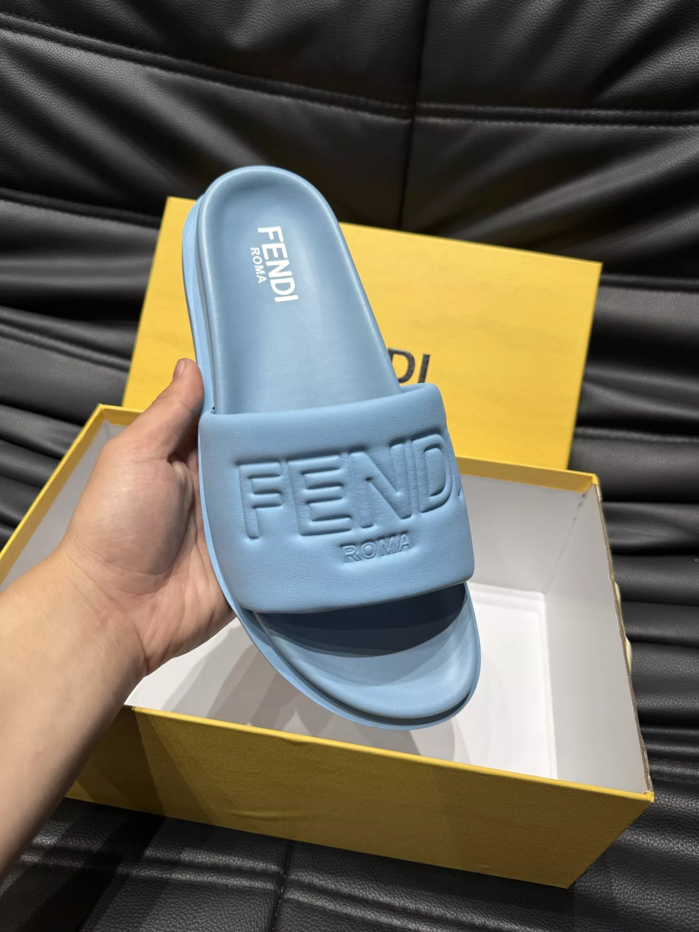 Fendi Slippers For Men AllSeason 3902