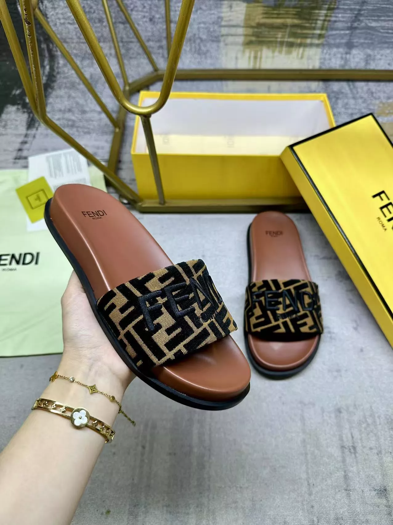 Fendi Slippers For Men BestValue 5508