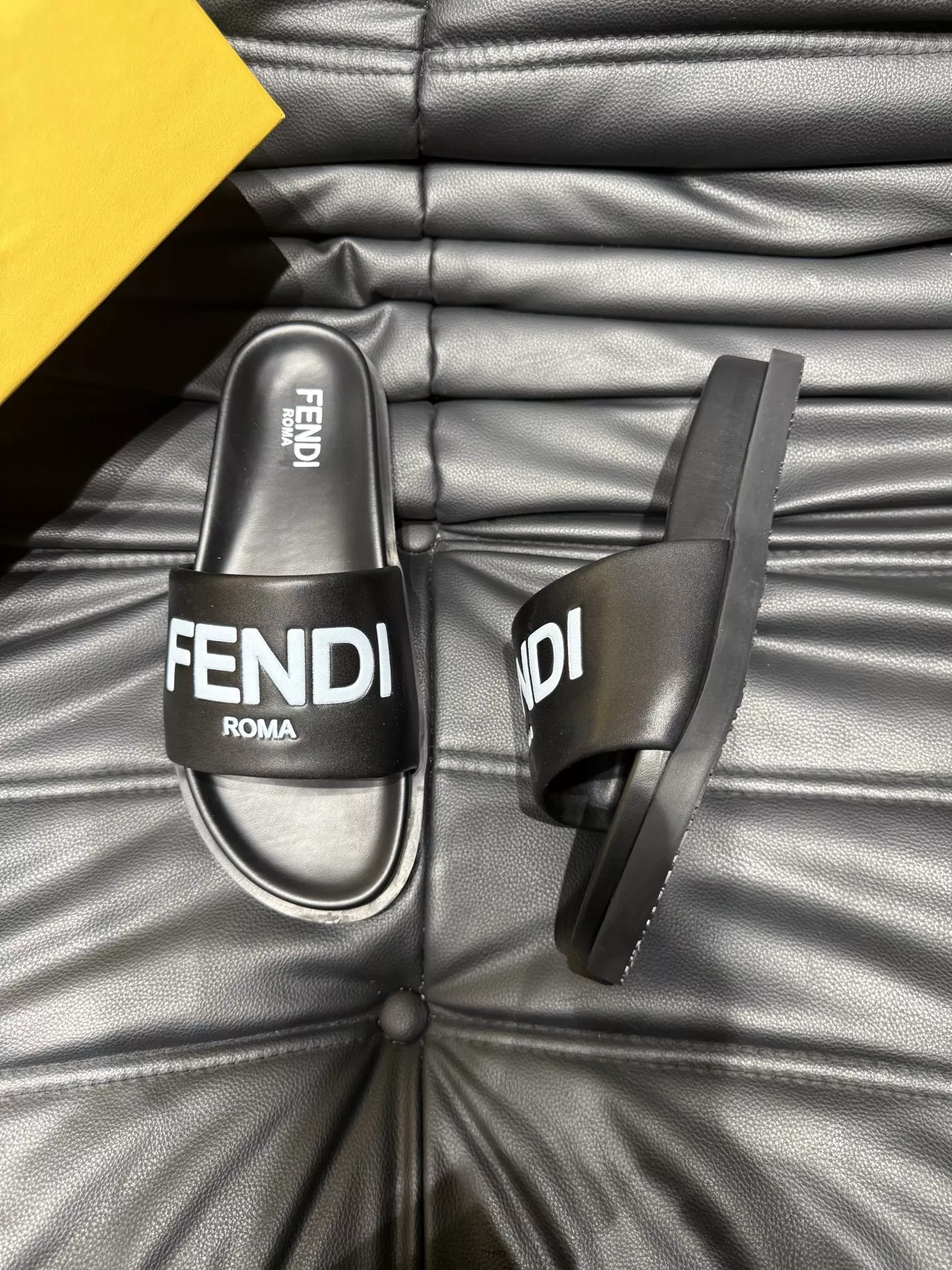 Fendi Slippers For Men EyeCatching 5663