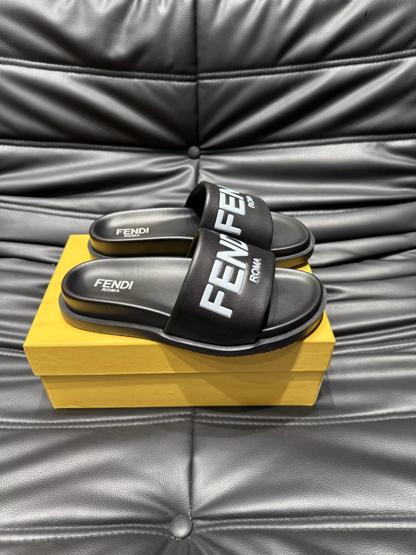 Fendi Slippers For Men EyeCatching 5663
