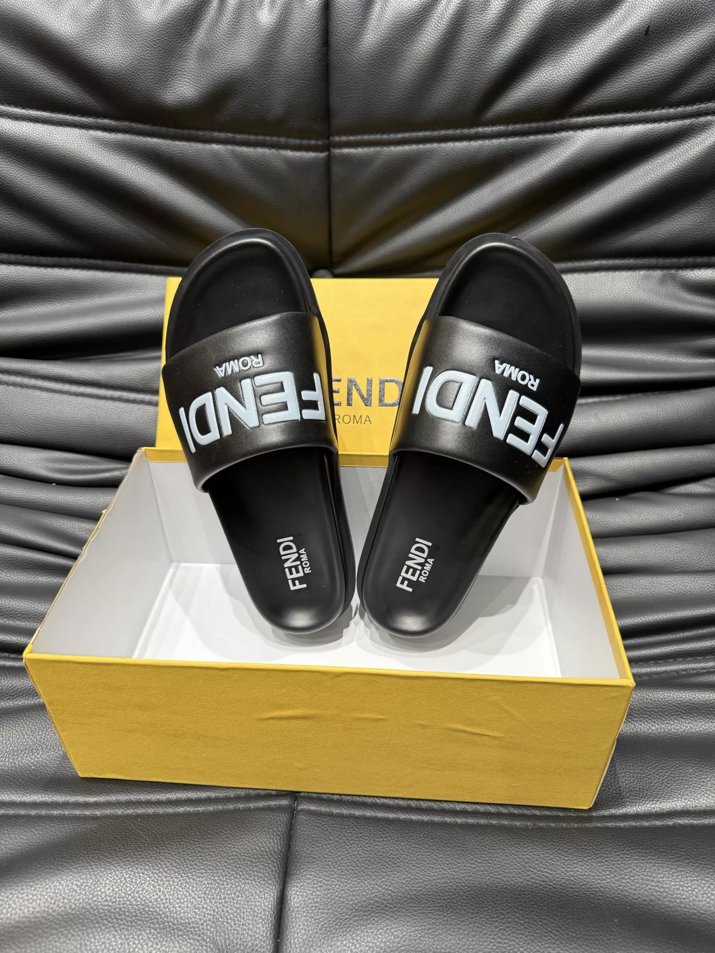 Fendi Slippers For Men EyeCatching 5663