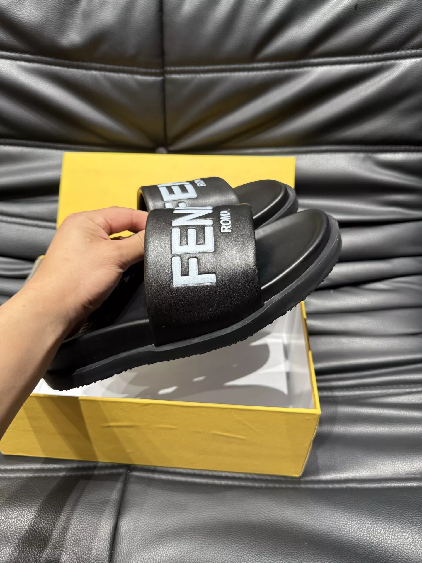 Fendi Slippers For Men EyeCatching 5663