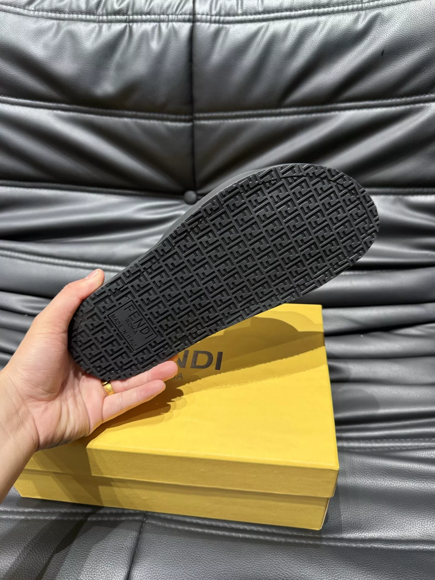 Fendi Slippers For Men EyeCatching 5663