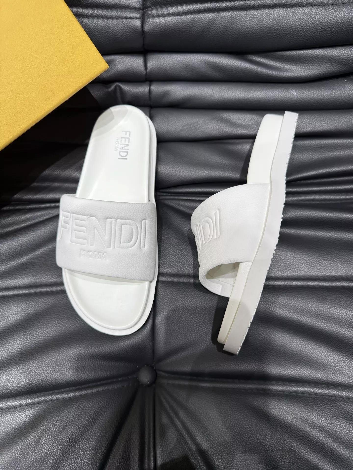 Fendi Slippers For Men GoAnywhere 9392