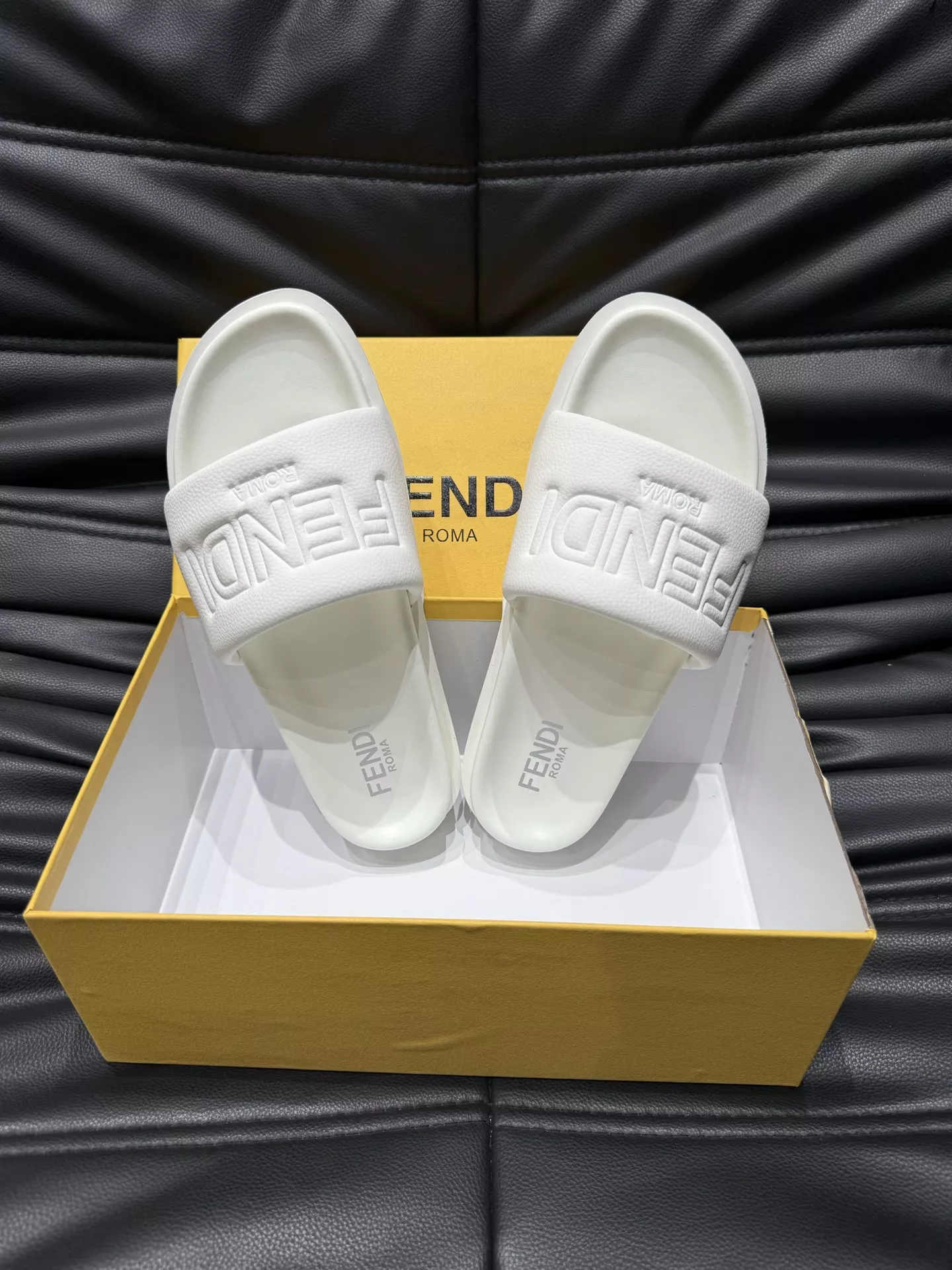 Fendi Slippers For Men GoAnywhere 9392