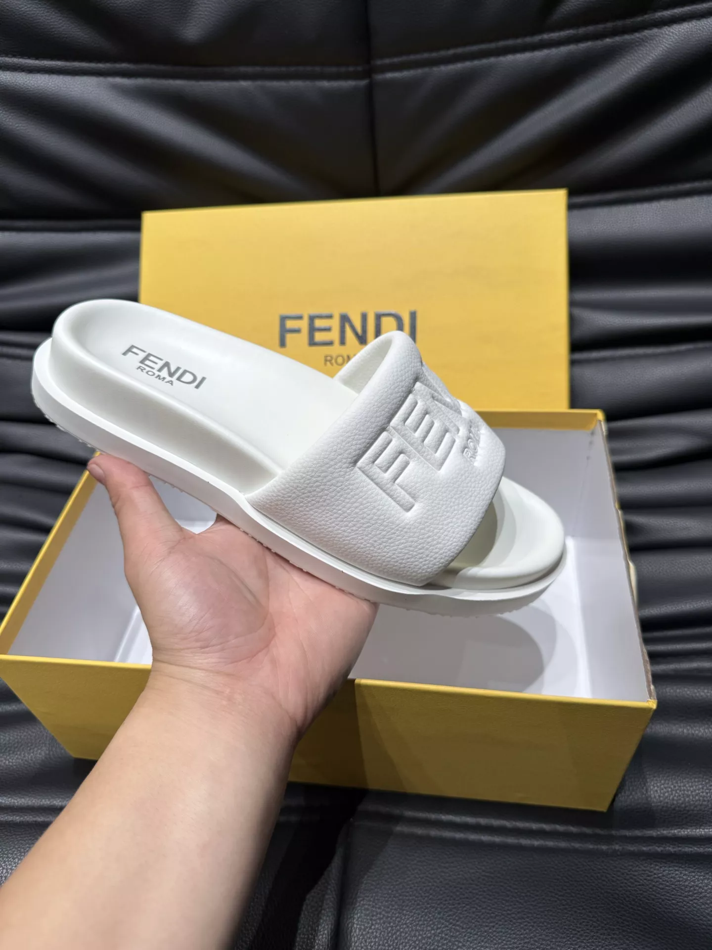Fendi Slippers For Men GoAnywhere 9392