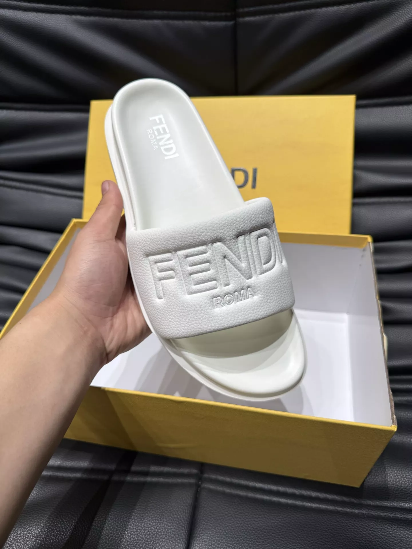 Fendi Slippers For Men GoAnywhere 9392