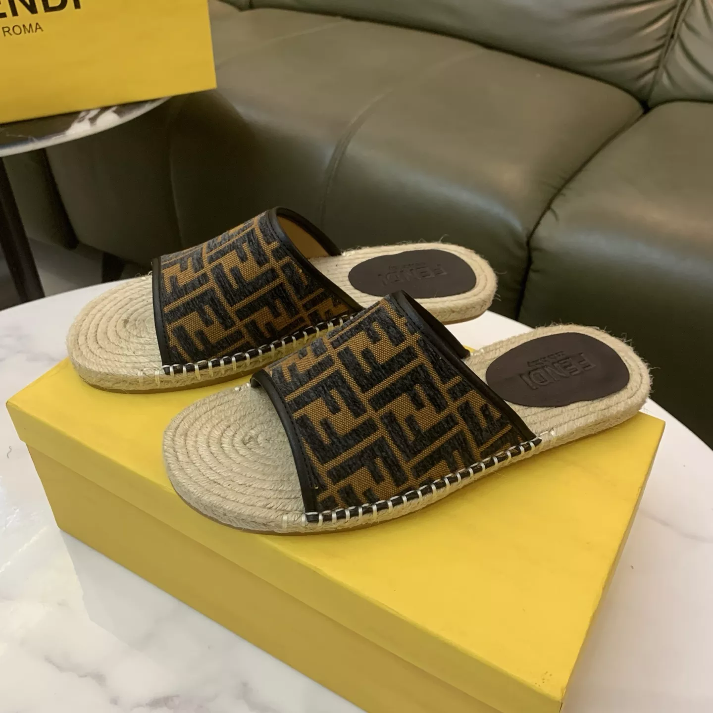 Fendi Slippers For Men Minimalist 1193