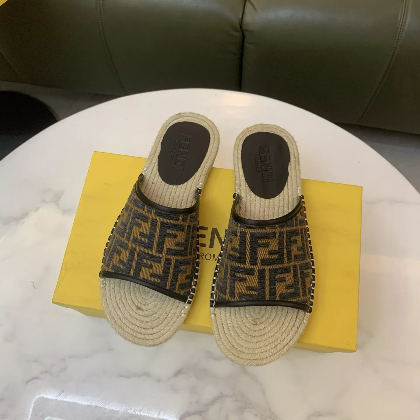 Fendi Slippers For Men Minimalist 1193