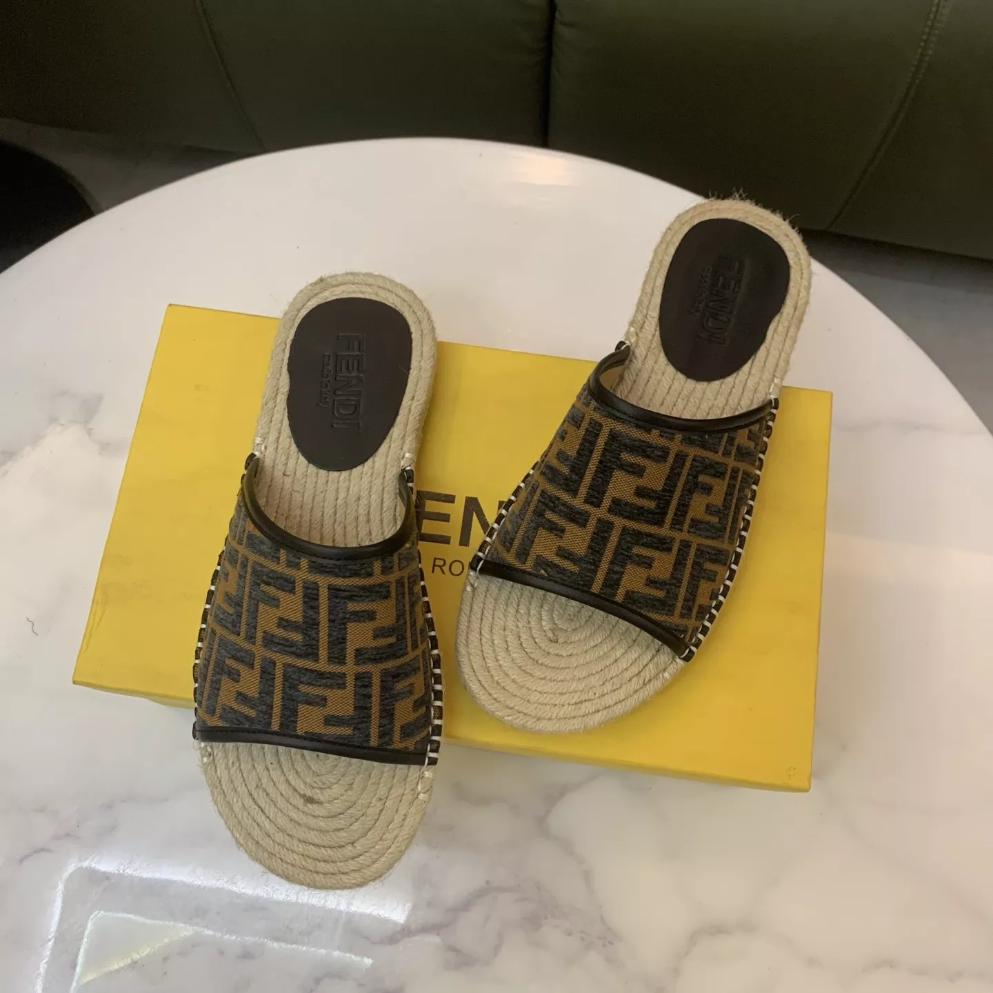 Fendi Slippers For Men Minimalist 1193
