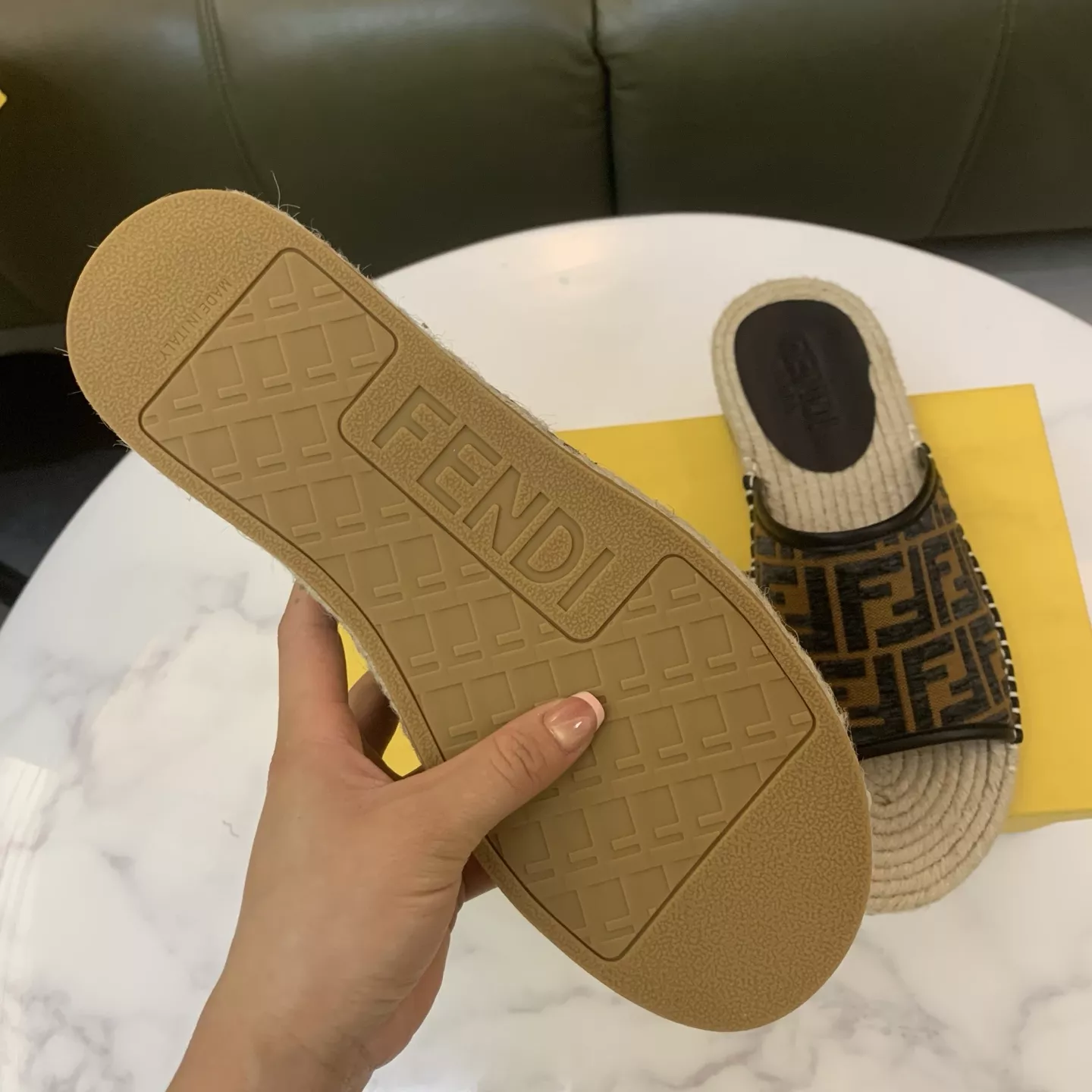 Fendi Slippers For Men Minimalist 1193