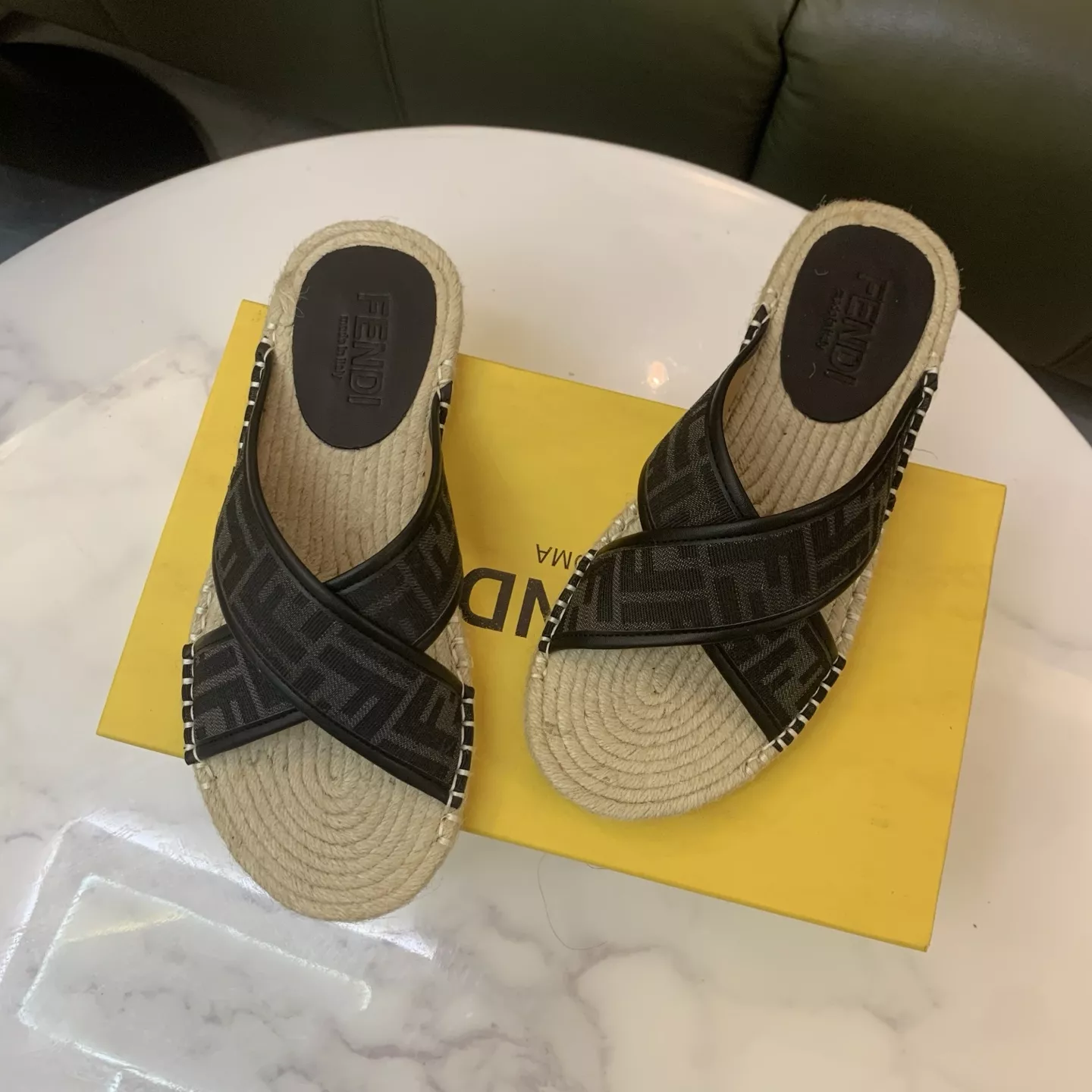Fendi Slippers For Men Minimalist 6079