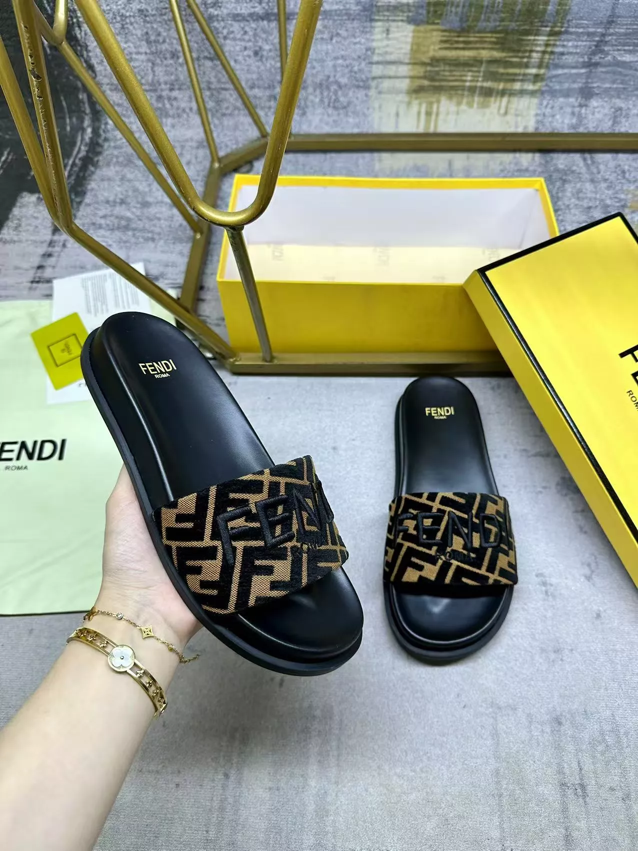 Fendi Slippers For Men Minimalist 7870