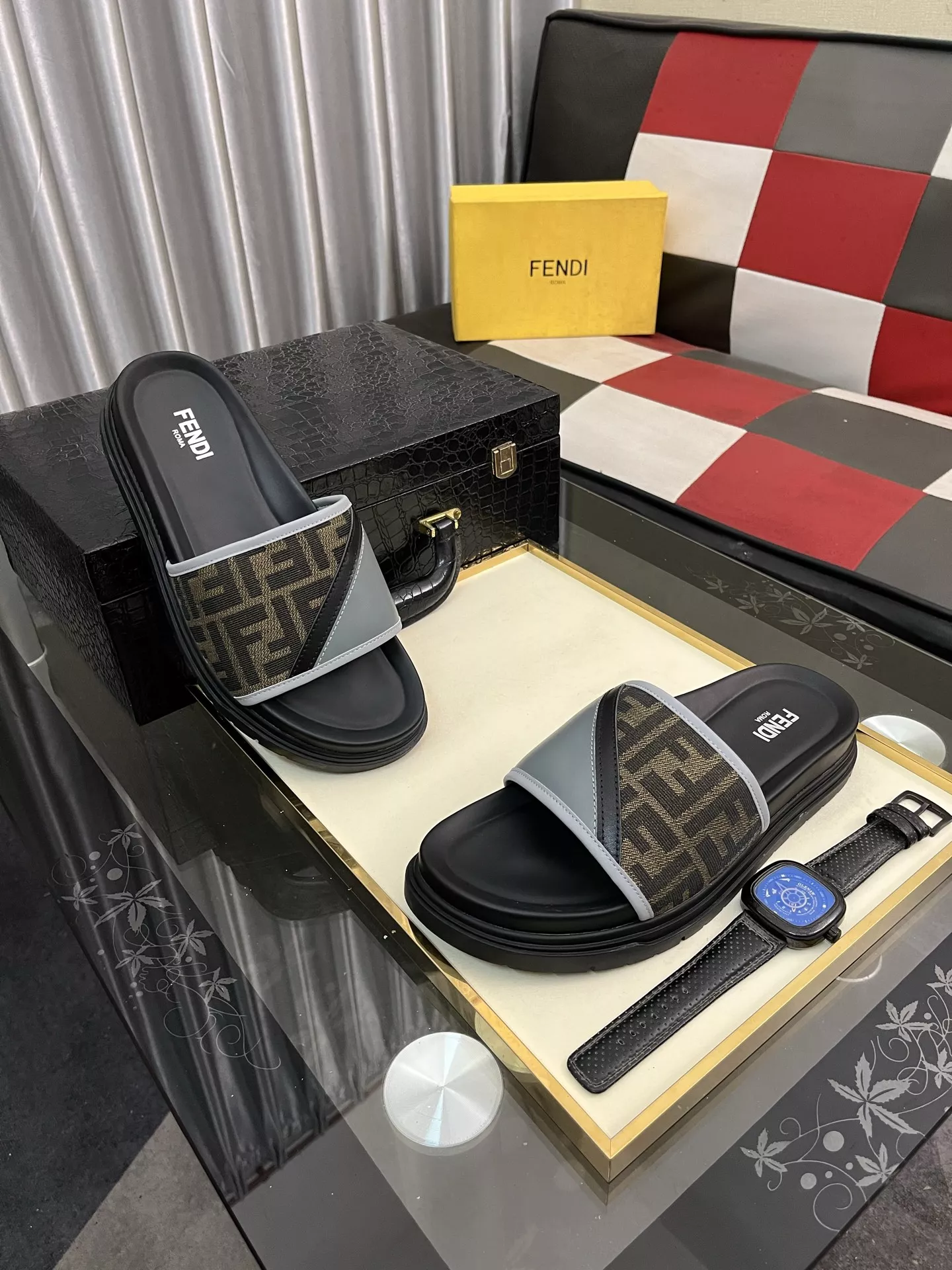Fendi Slippers For Men Modern 8078