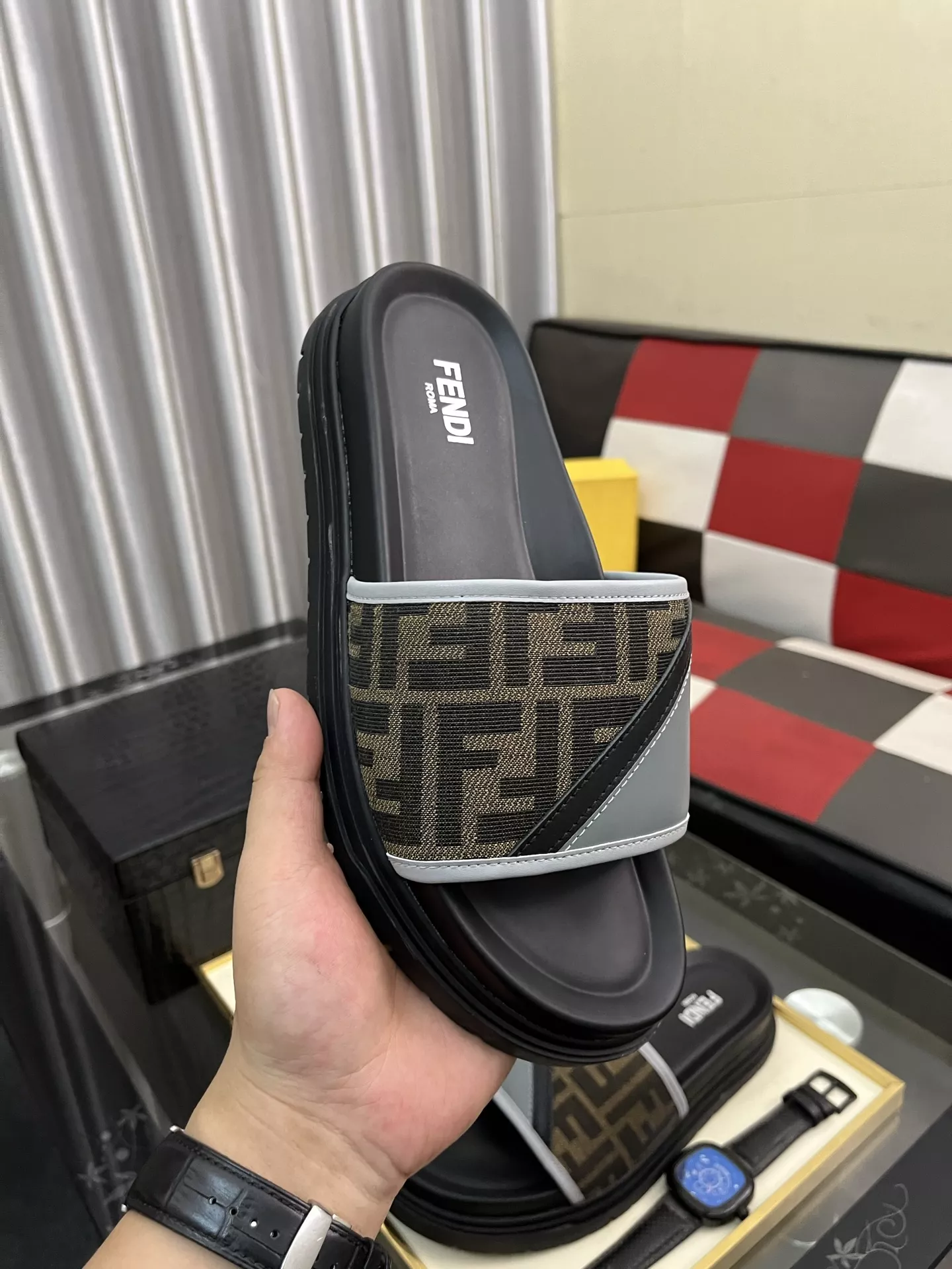 Fendi Slippers For Men Modern 8078