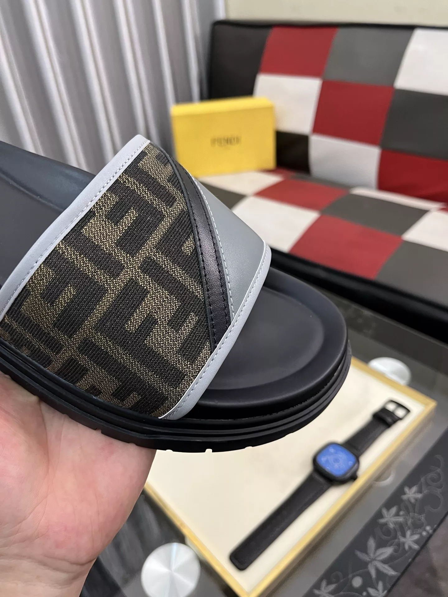 Fendi Slippers For Men Modern 8078