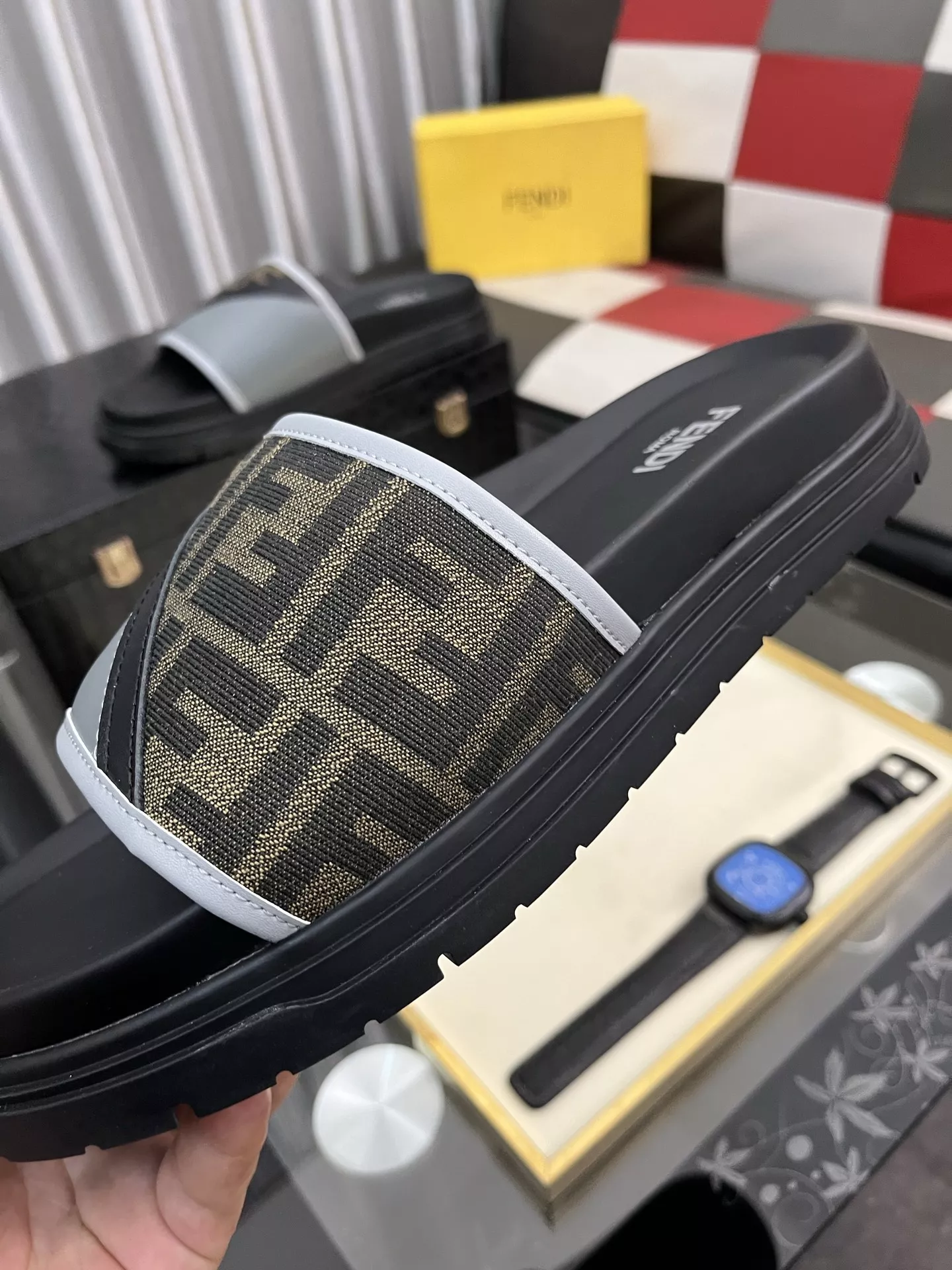 Fendi Slippers For Men Modern 8078