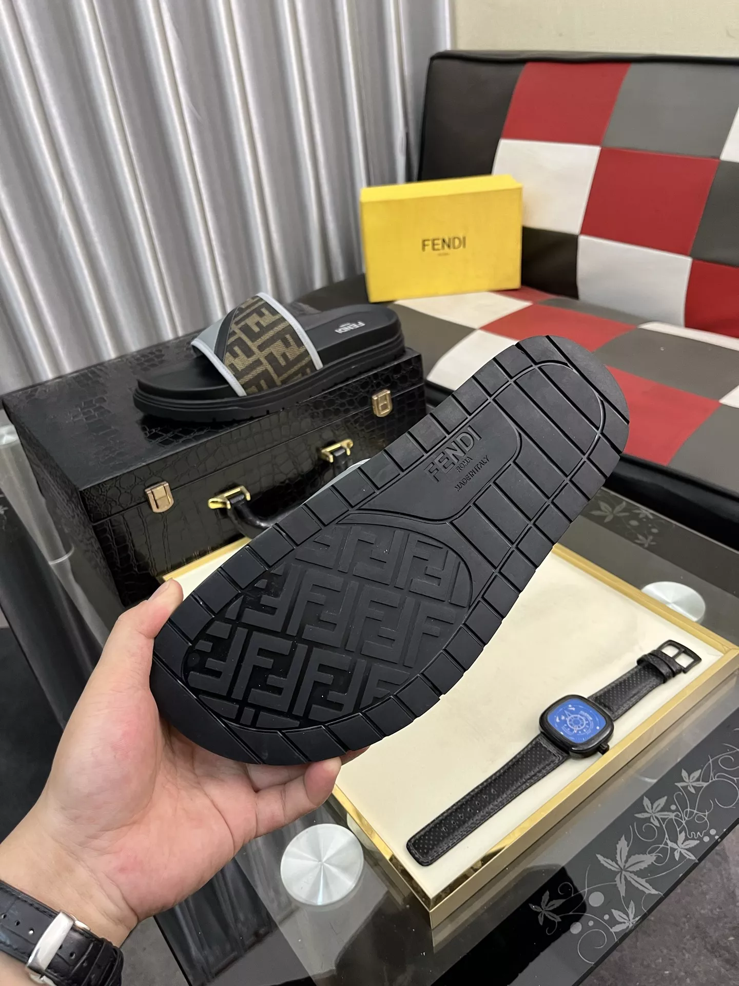 Fendi Slippers For Men Modern 8078