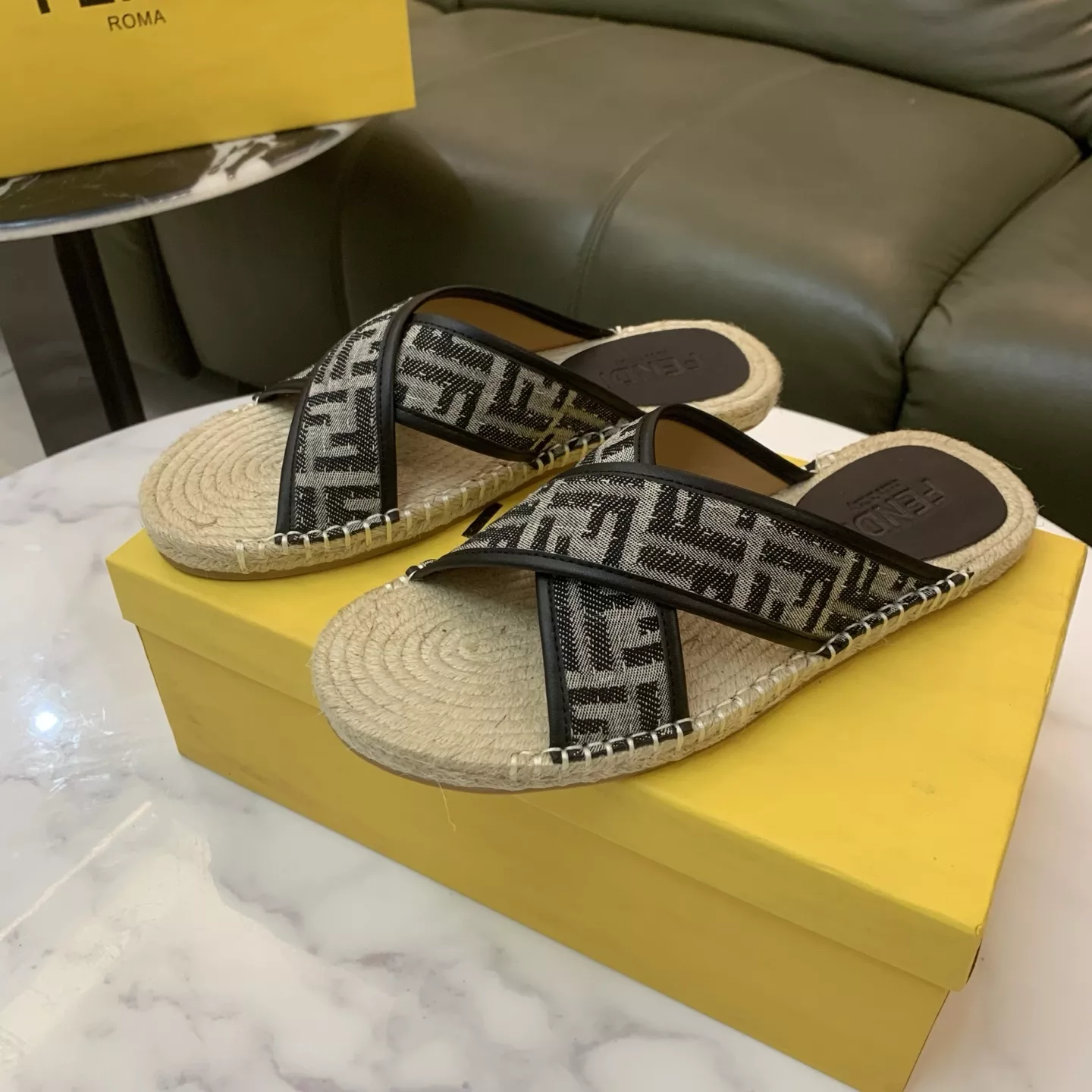 Fendi Slippers For Men Practical 9373