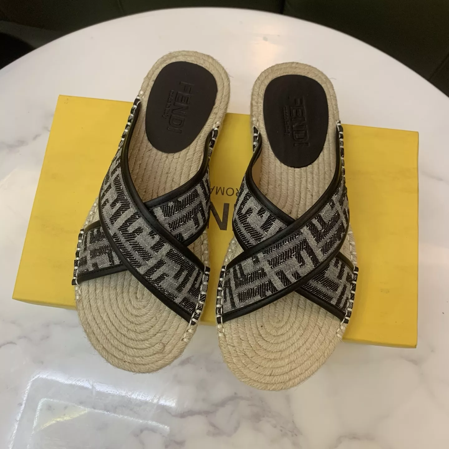 Fendi Slippers For Men Practical 9373