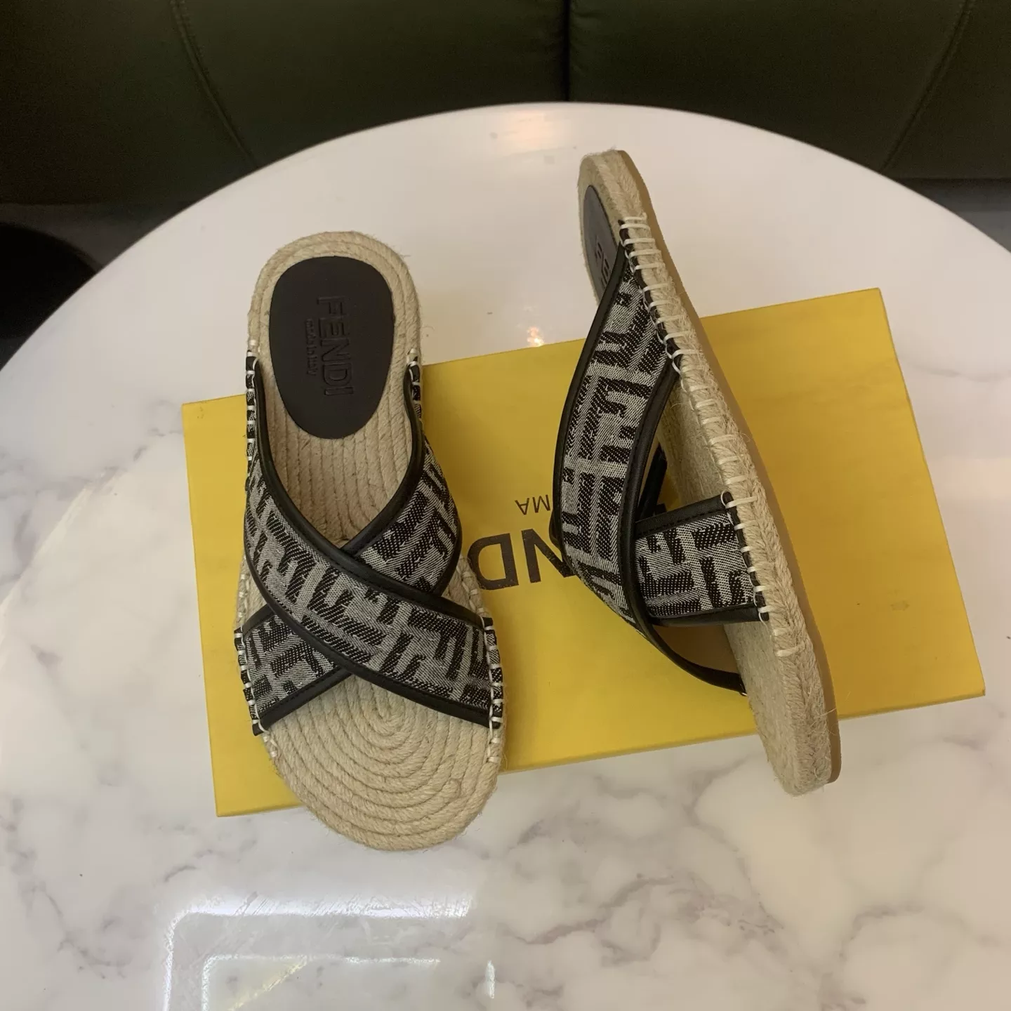 Fendi Slippers For Men Practical 9373
