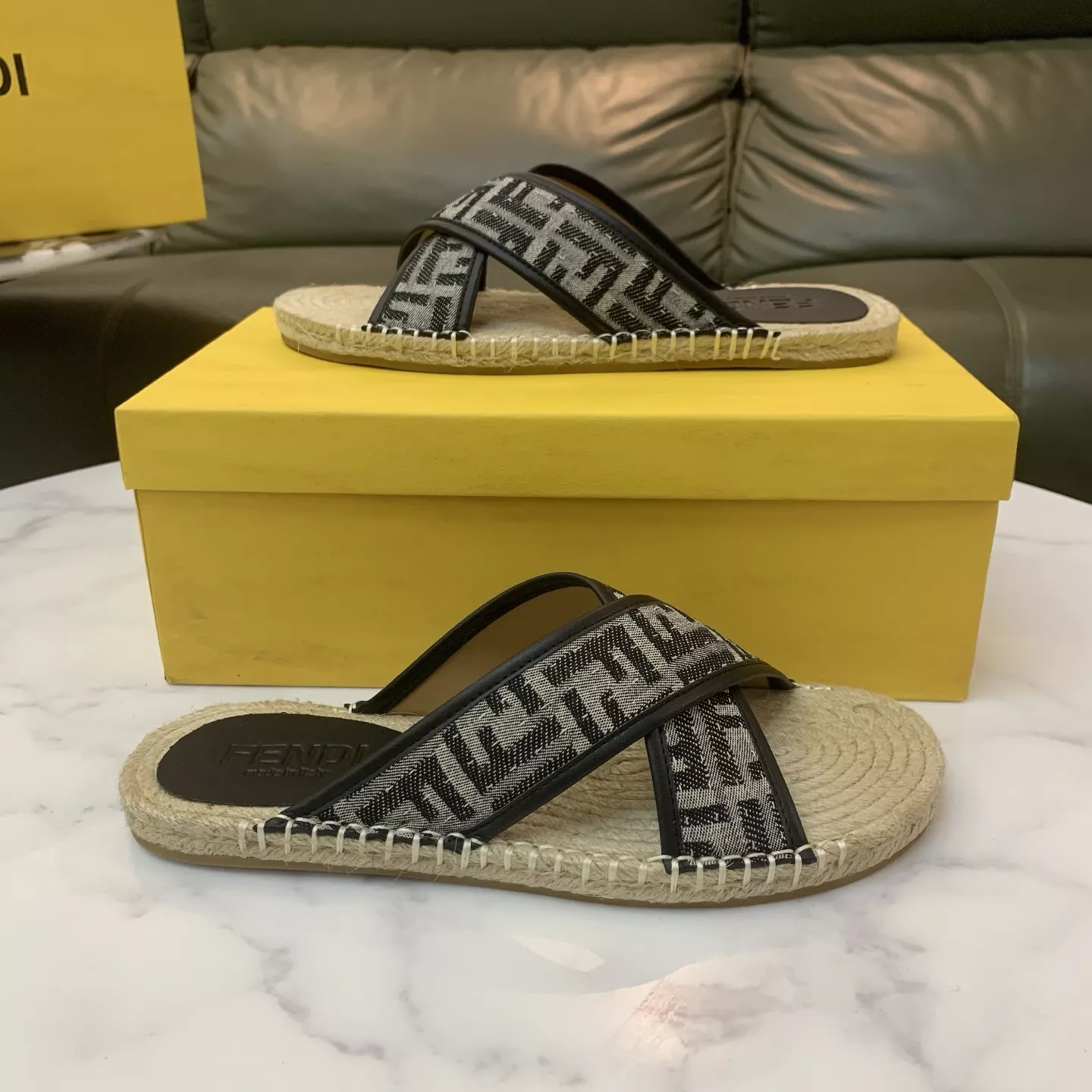 Fendi Slippers For Men Practical 9373