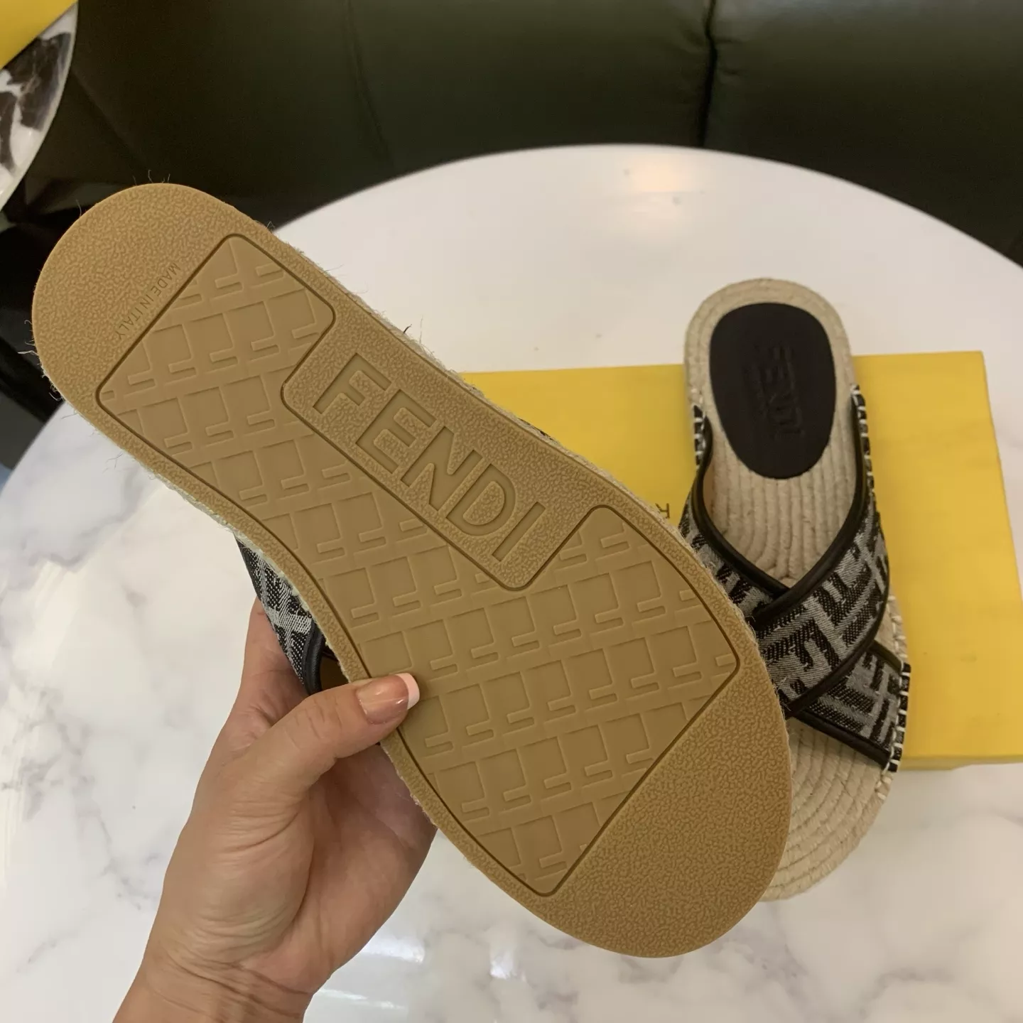 Fendi Slippers For Men Practical 9373