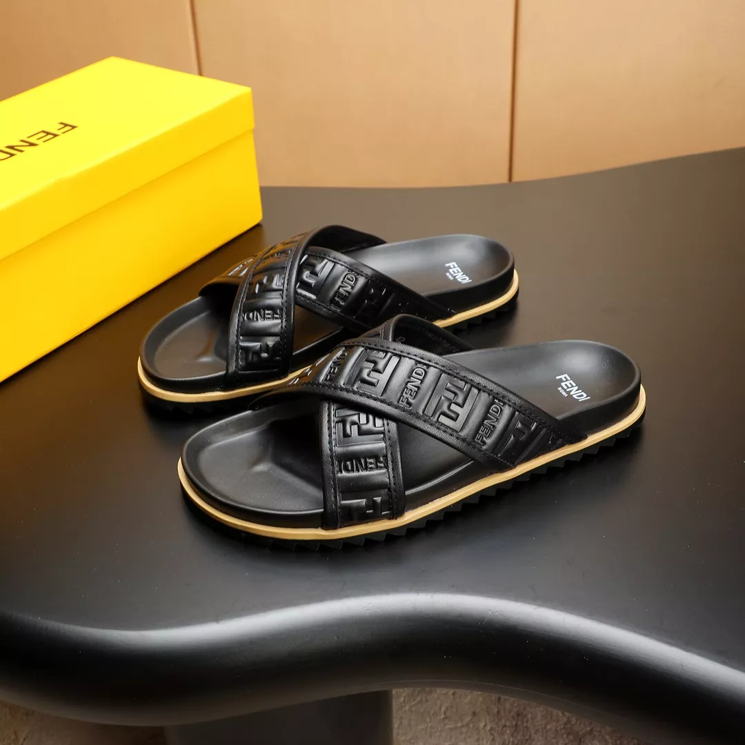 Fendi Slippers For Men Practical 9739