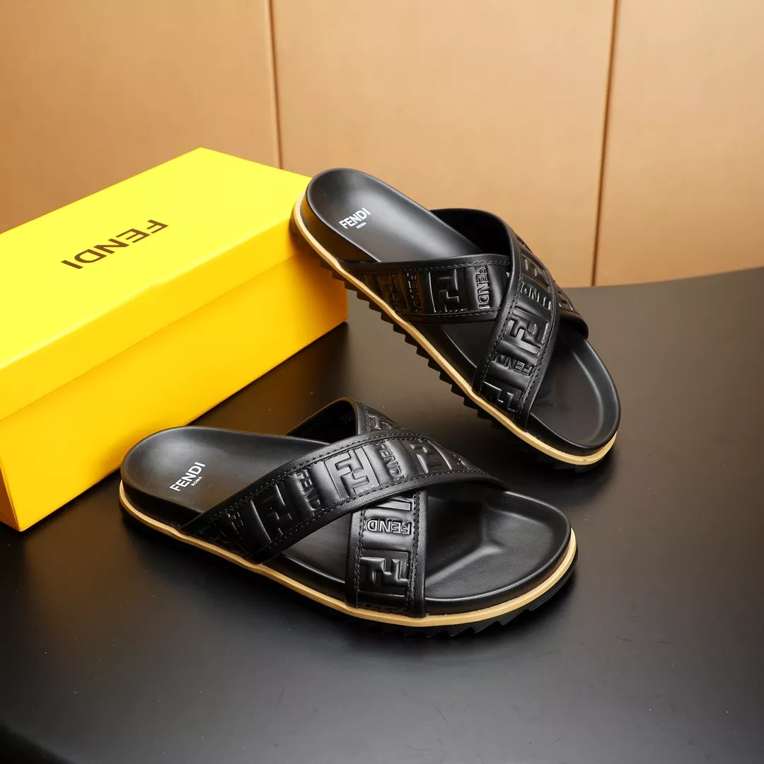 Fendi Slippers For Men Practical 9739