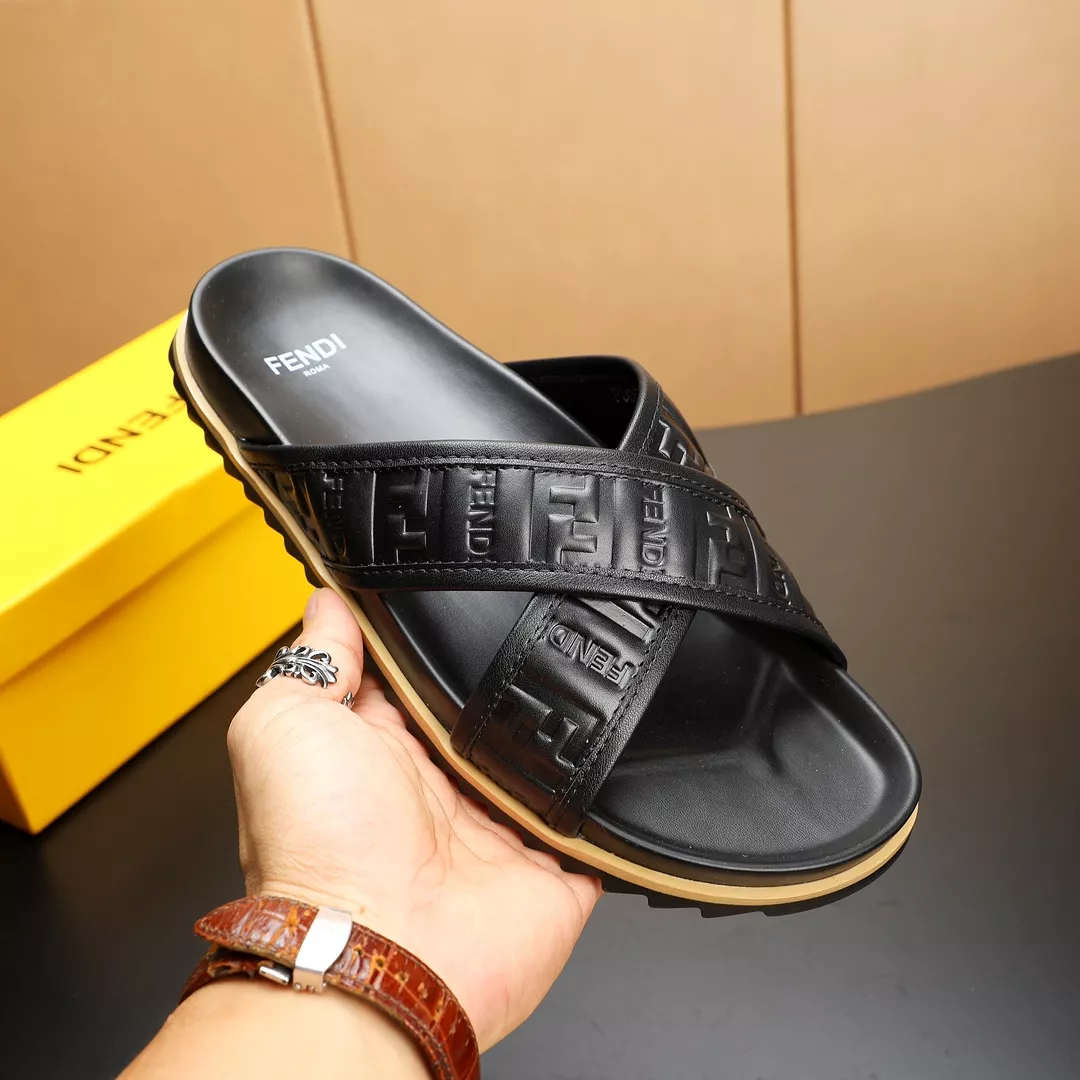 Fendi Slippers For Men Practical 9739