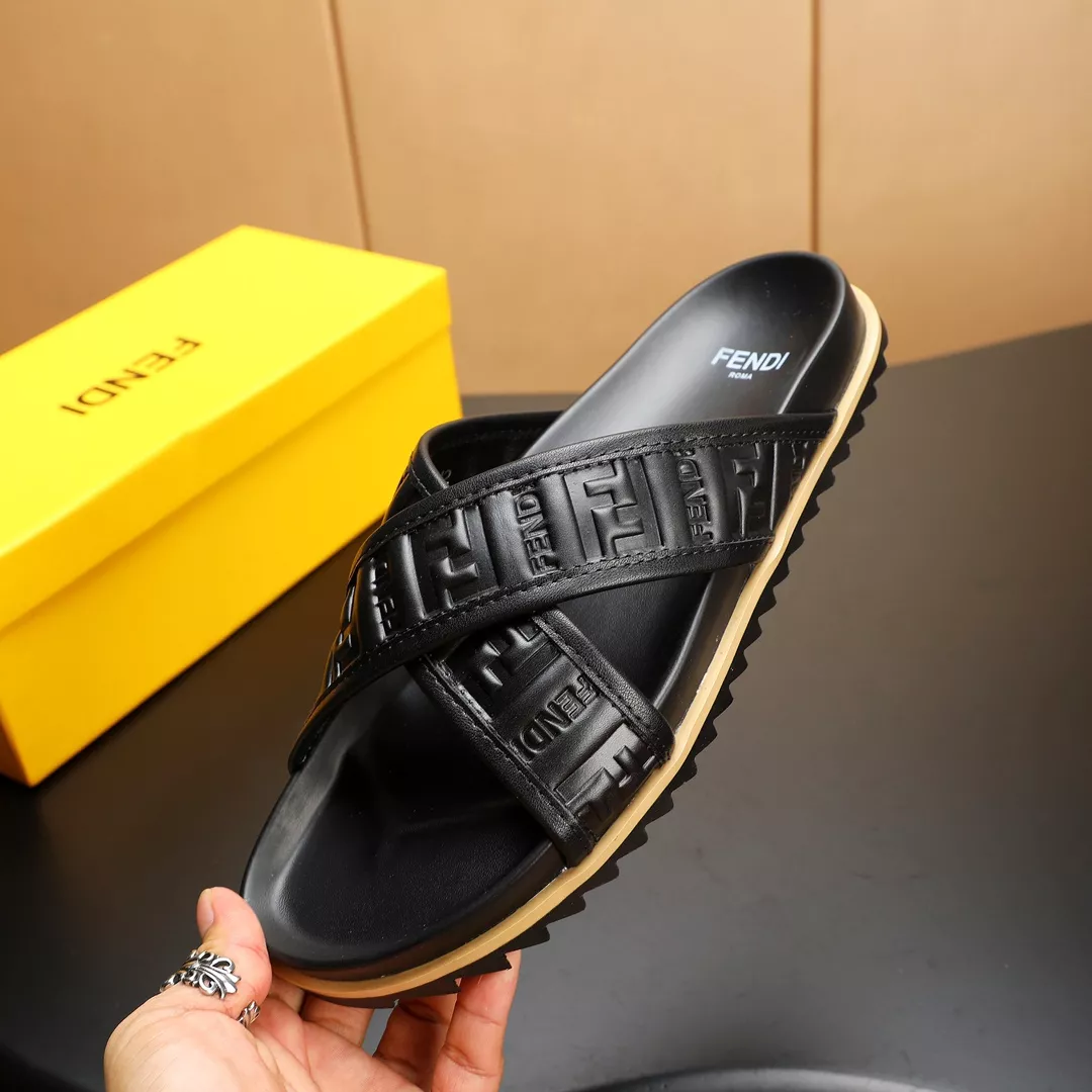 Fendi Slippers For Men Practical 9739