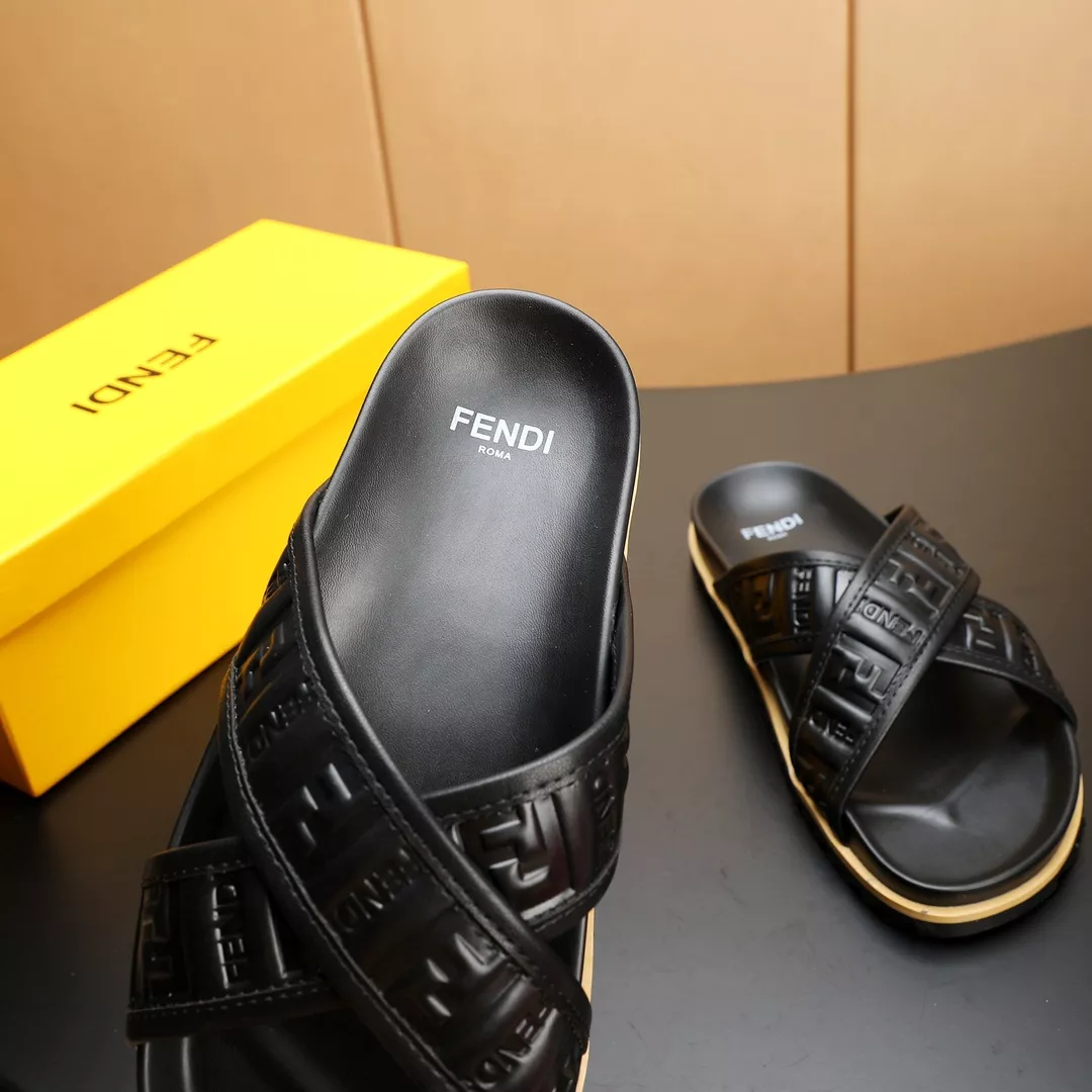 Fendi Slippers For Men Practical 9739