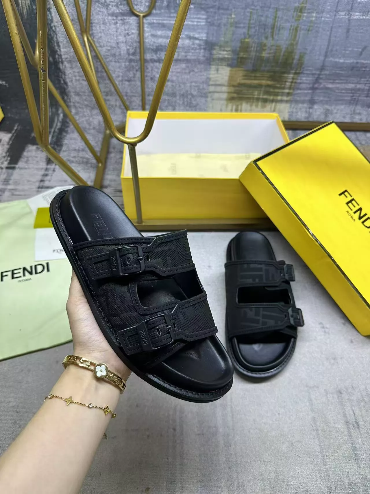 Fendi Slippers For Men Stylish 7527